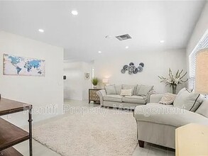 2326 Davis Blvd in Ft. Myers, FL - Building Photo - Building Photo