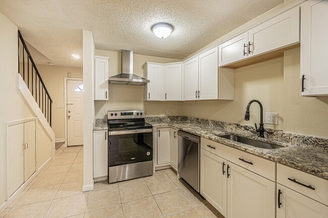 property at 6218 Oak Cluster Cir