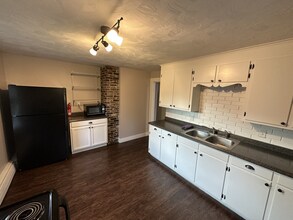 11 Lawrence St, Unit 11A in Concord, NH - Foto de edificio - Building Photo