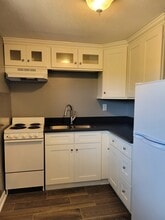 5220 Jacksboro Pike, Unit Garage Apt in Knoxville, TN - Building Photo - Building Photo