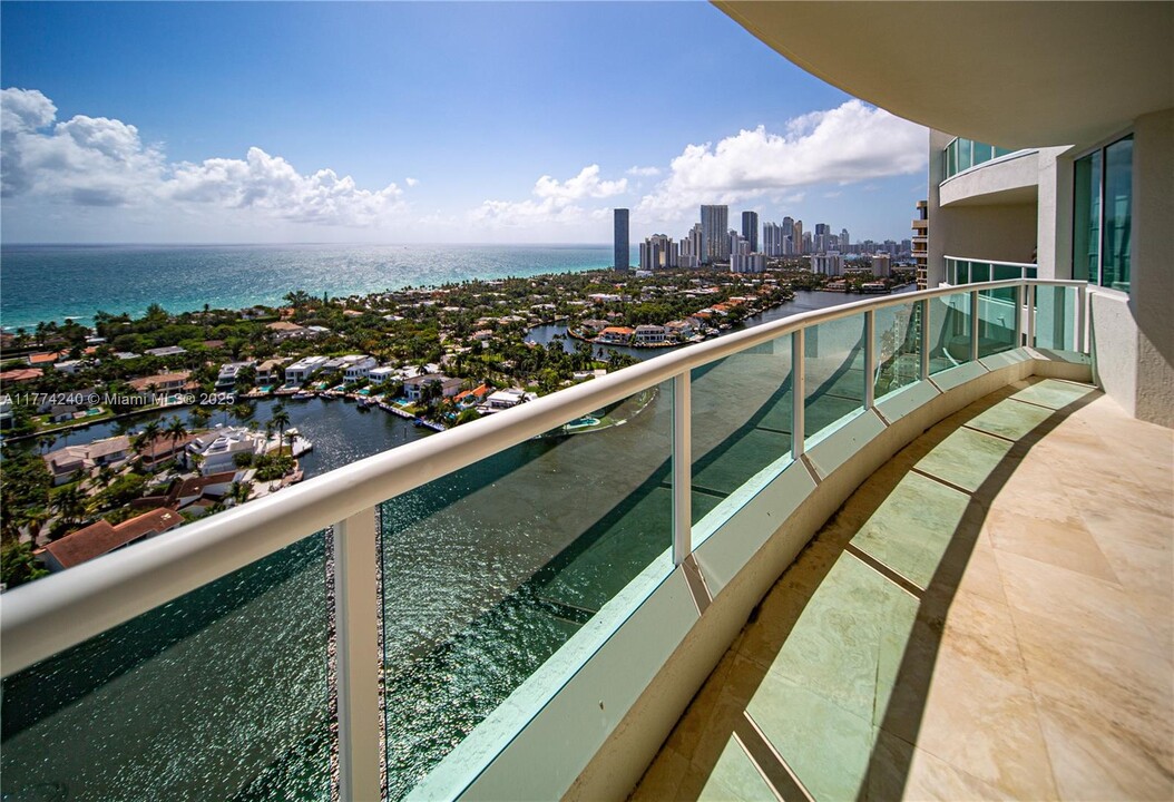 20201 E Country Club Dr, Unit # 2806/07 in Aventura, FL - Building Photo