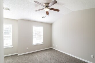 1611 Hallmark Hills Dr in Griffin, GA - Building Photo - Building Photo