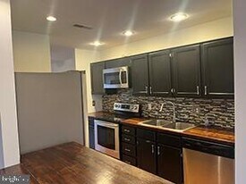 12 Pine Woods Ct in Reading, PA - Building Photo