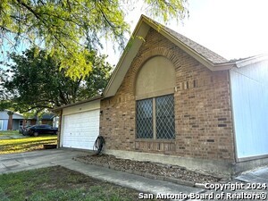 10011 Trout Ridge Dr in Converse, TX - Building Photo