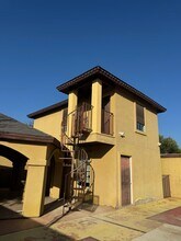 3102 E Plum St in Laredo, TX - Building Photo - Building Photo
