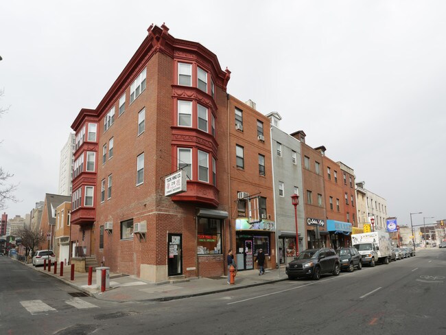 218 N 10th St in Philadelphia, PA - Foto de edificio - Building Photo