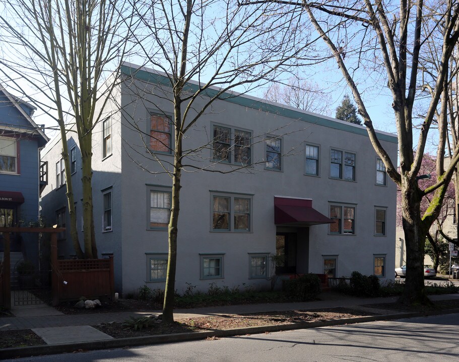 1560 Nelson St in Vancouver, BC - Building Photo