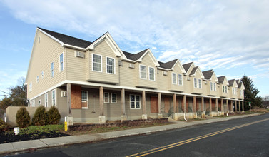 33 Vanderbilt Ave in Leonardo, NJ - Building Photo - Building Photo