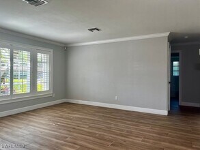 321 Burning Tree Dr in Naples, FL - Building Photo - Building Photo