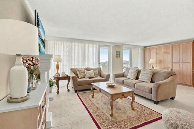 3460 S Ocean Blvd in Palm Beach, FL - Building Photo - Building Photo