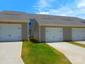 12715 Wandering Brook Dr in Charlotte, NC - Building Photo - Building Photo