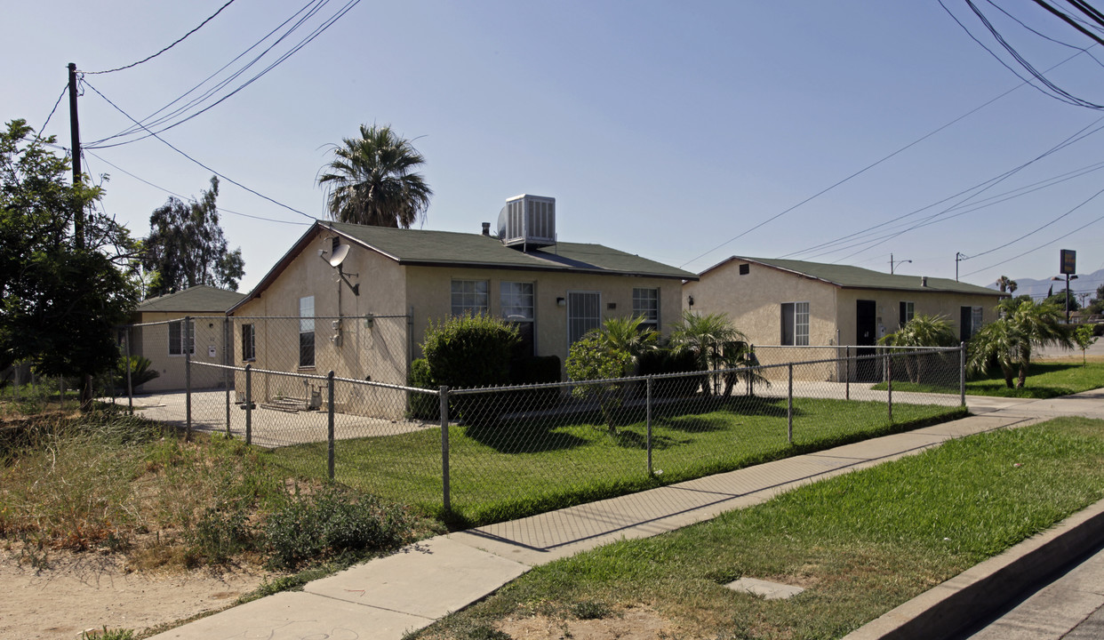 360-372 N Eucalyptus Ave in Rialto, CA - Building Photo