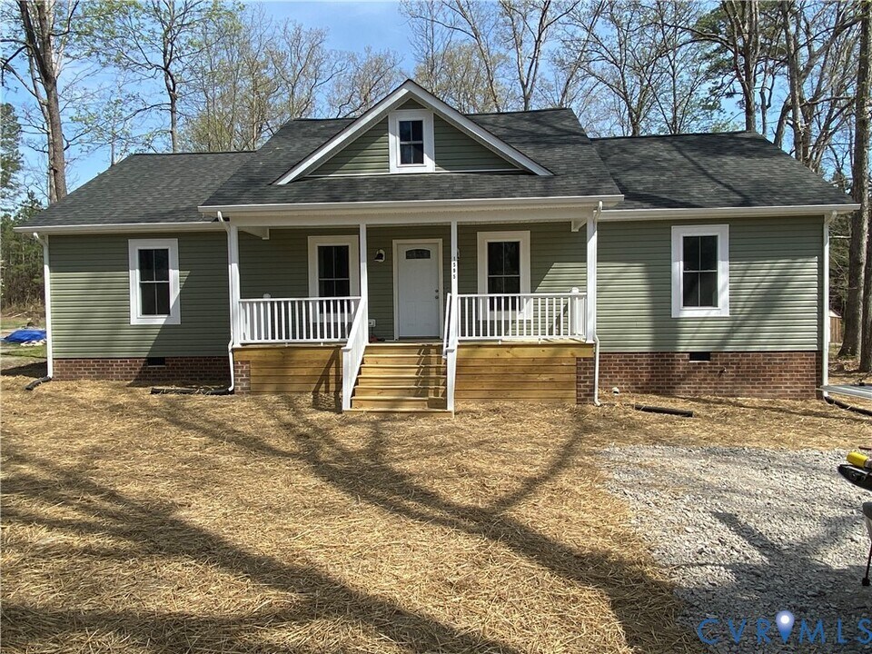 2817 Bermuda Ave in Chester, VA - Building Photo