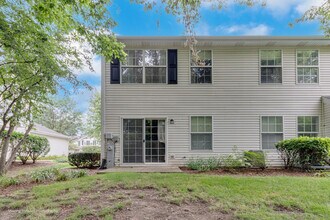 2417 Stoughton Cir in Aurora, IL - Building Photo - Building Photo