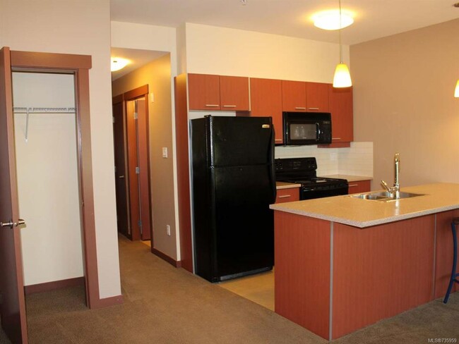 1406 Jingle Pot Rd in Nanaimo, BC - Building Photo - Building Photo
