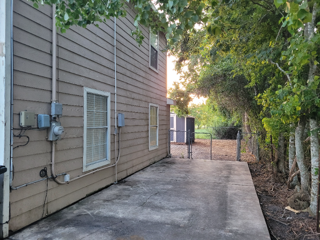 1301-1301 S Country Dr in Alvin, TX - Building Photo - Building Photo