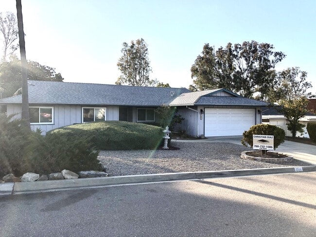 1064 La Reina Dr