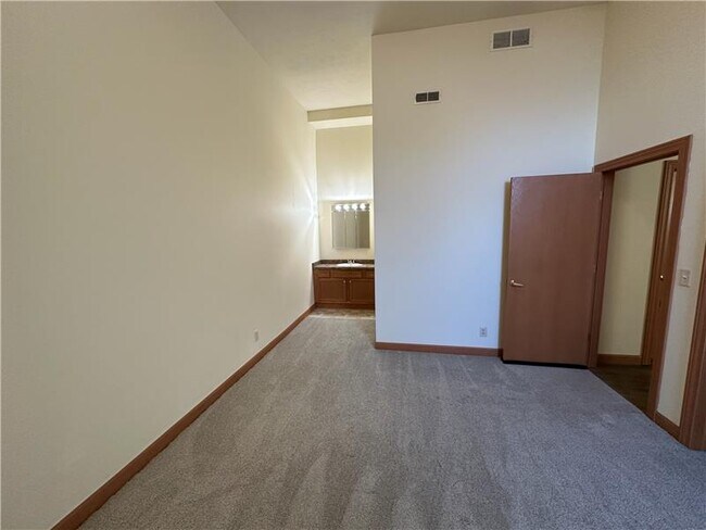 121-123 S Main St in Elkhart, IN - Foto de edificio - Building Photo