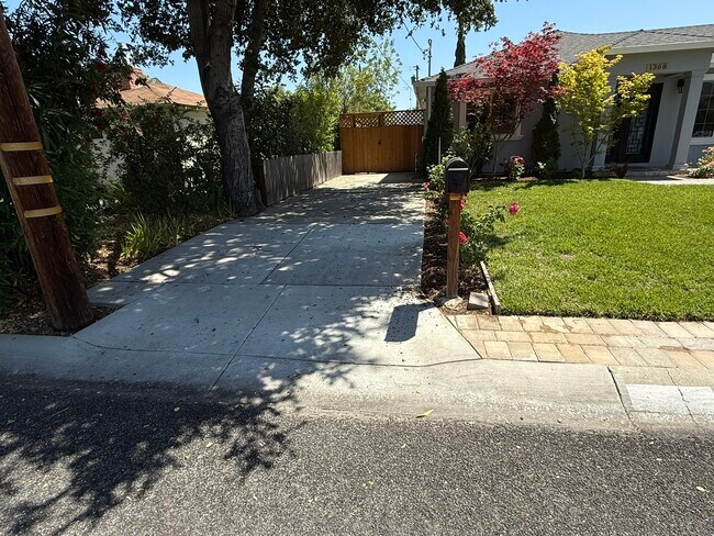 1368 Lillian Ave, Unit ADU For Rent
