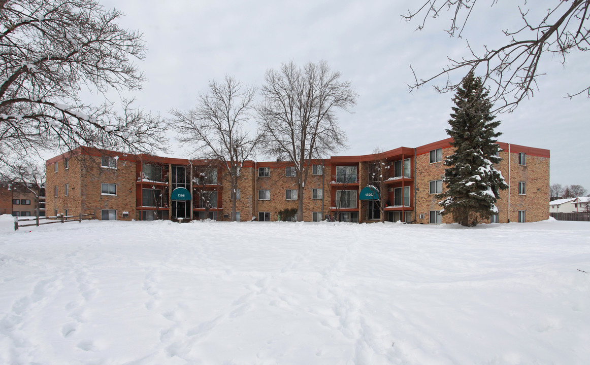 Brookside Manor in Minneapolis, MN - Building Photo