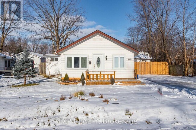 230 Pine Beach Dr in Georgina, ON - Building Photo - Building Photo