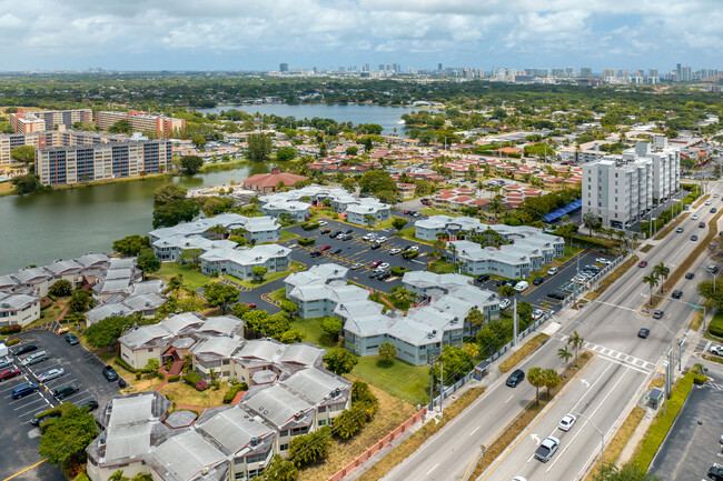 Skyline Gardens #2 in Miami, FL - Building Photo - Building Photo