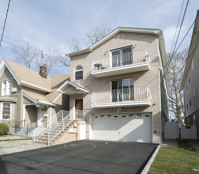 215 Catherine St in Elizabeth, NJ - Building Photo - Building Photo