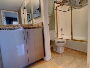 995 Figueroa Terrace in Los Angeles, CA - Building Photo - Building Photo