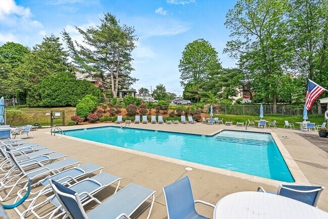 100 Place Ln in Woburn, MA - Building Photo - Building Photo