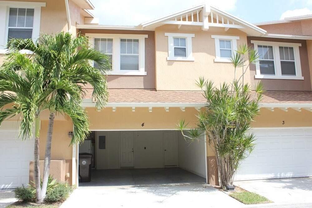 880 Millbrae Ct in West Palm Beach, FL - Building Photo