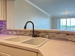 10730 NW 66th St in Doral, FL - Building Photo - Building Photo