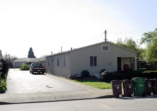 335-341 Laurel Ave in Hayward, CA - Building Photo - Building Photo