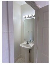 677 NW 42nd Ave in Plantation, FL - Building Photo - Building Photo