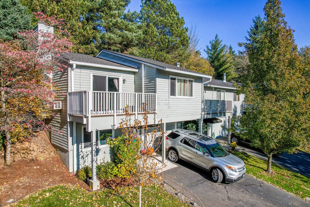 Vista Ridge Townhomes in Lake Oswego, OR - Building Photo