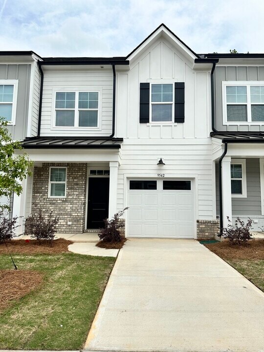 9542 Munsing Dr in Charlotte, NC - Foto de edificio