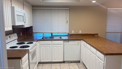 2605 Willow Bend Ct in Bedford, TX - Foto de edificio - Building Photo