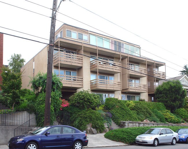 Seasons Apartments in Seattle, WA - Building Photo - Building Photo