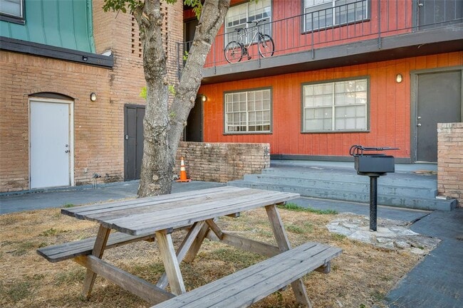 property at 307 E 31st St