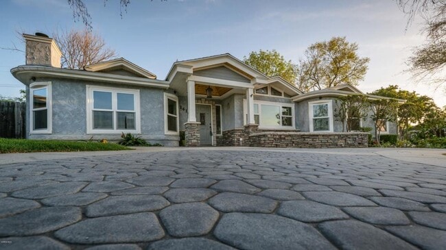 1410 Calle Violeta in Thousand Oaks, CA - Foto de edificio - Building Photo