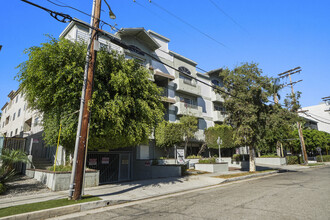 Arch Court Apartments in Studio City, CA - Building Photo - Building Photo