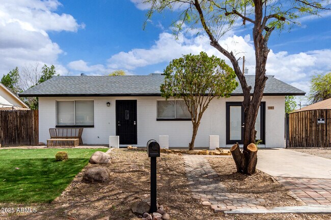 1985 S Plaza Dr in Apache Junction, AZ - Building Photo - Building Photo