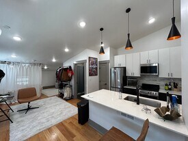 1725 Elm St, Unit 10 in Cincinnati, OH - Building Photo