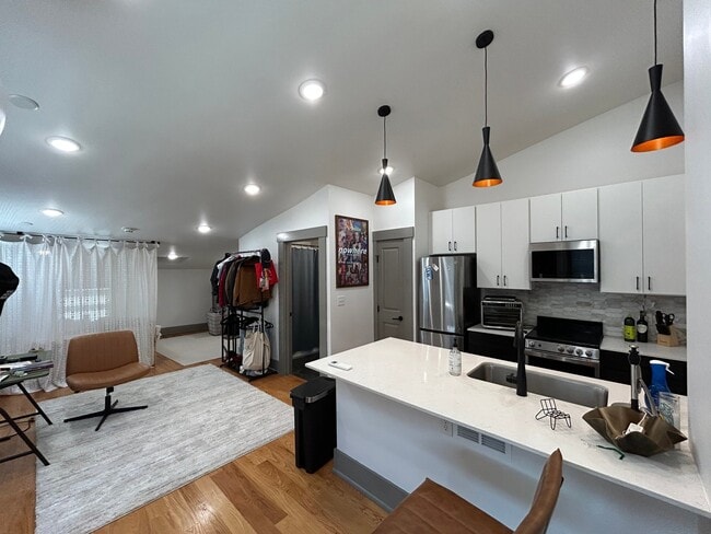 1725 Elm St