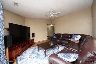 340 Woodridge Cir in South Elgin, IL - Building Photo - Building Photo