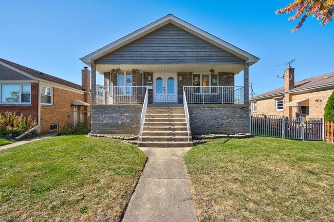 property at 2524 N Grove St