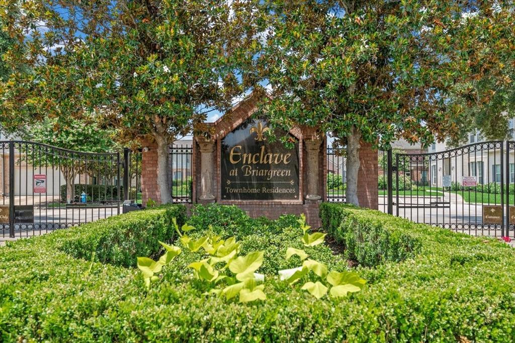 2742 Windy Thicket Ln in Houston, TX - Building Photo