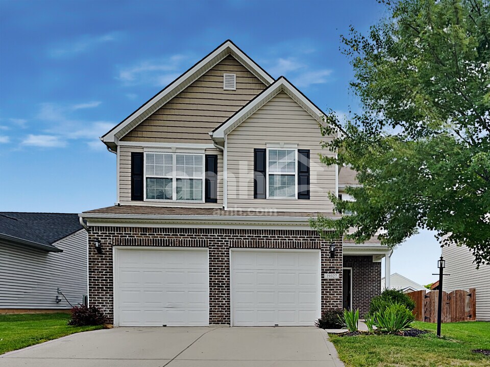 19327 Fox Chase Dr in Noblesville, IN - Foto de edificio