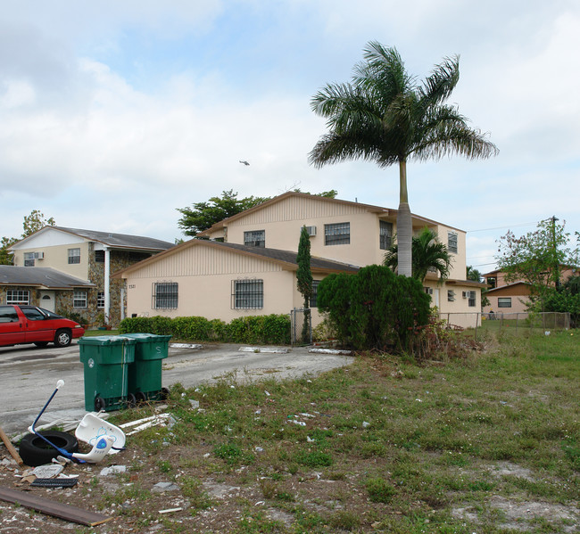 7321 NW 35th St in Hollywood, FL - Foto de edificio - Building Photo