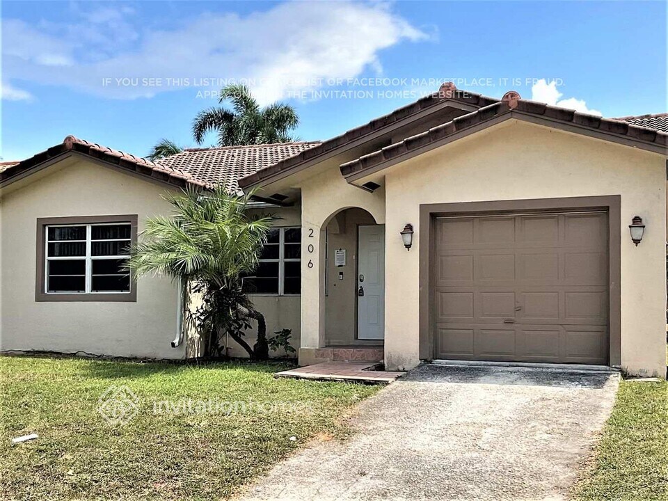 206 SE Park St in Dania Beach, FL - Building Photo