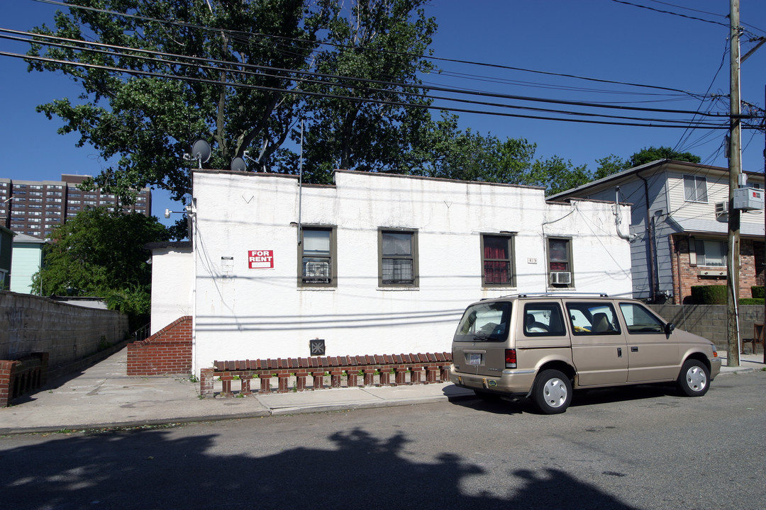 413 Beach 28th St in Far Rockaway, NY - Building Photo